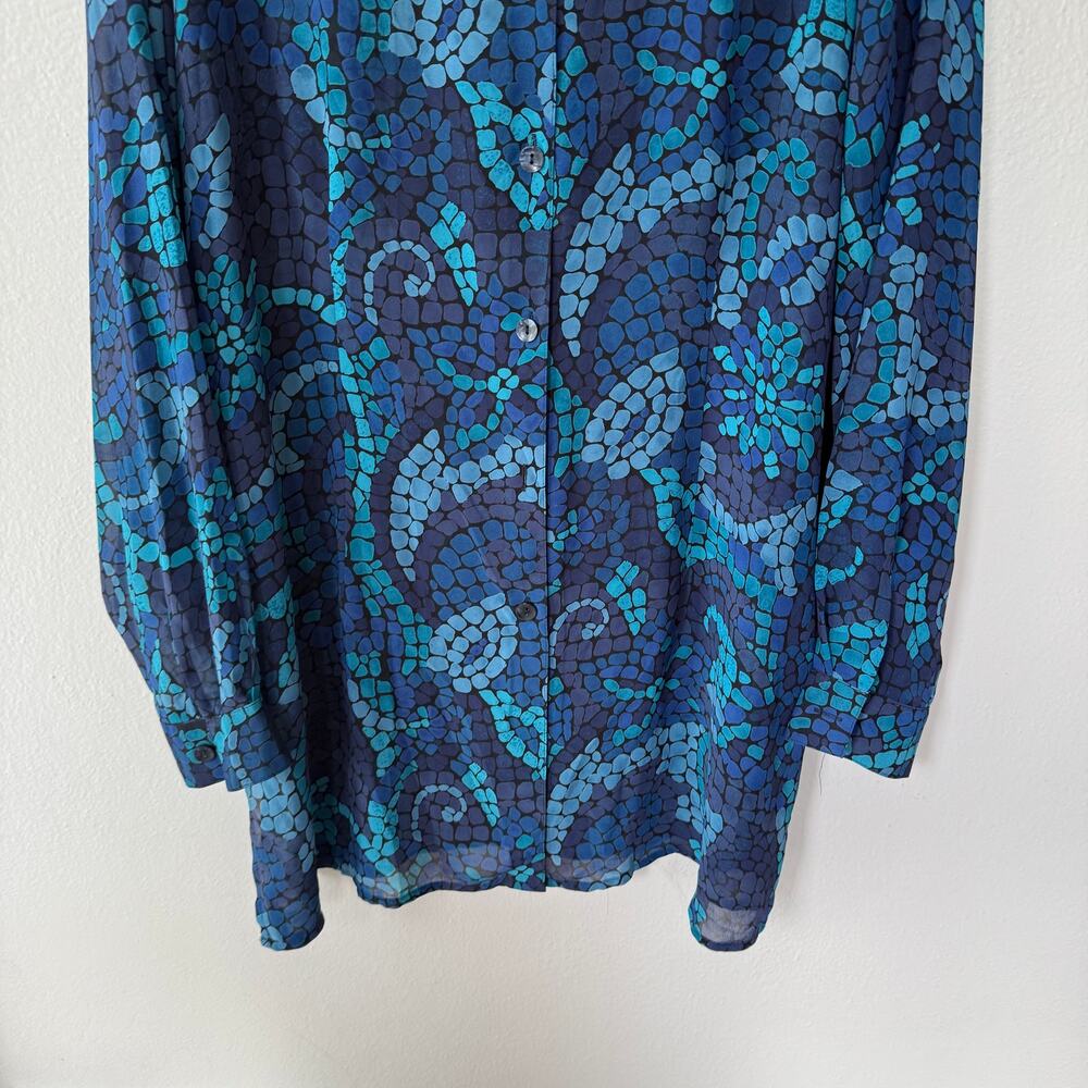 features a vibrant mosaic-style pattern in shades of blue and teal Size 14 - Picture 4 of 10